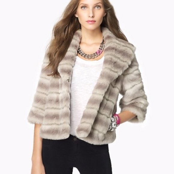 Juicy Couture Jackets & Blazers - Juicy Couture “Grey Swan” Faux Fur Capelet Coat
